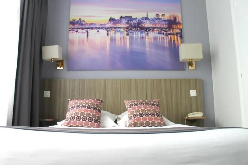 Deluxe Double Room image 4