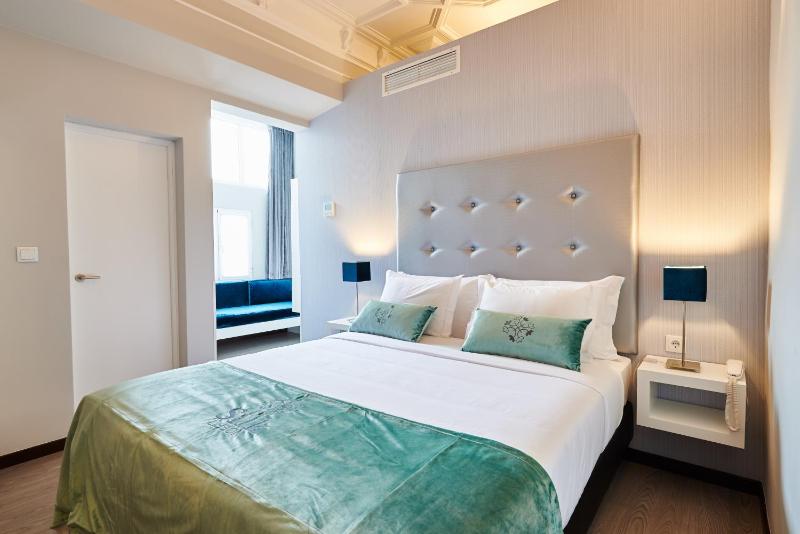 Deluxe Double Room image 2