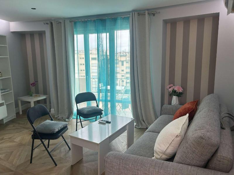 B018-Bright apartment with balcony - Cannes Croisette - image 9