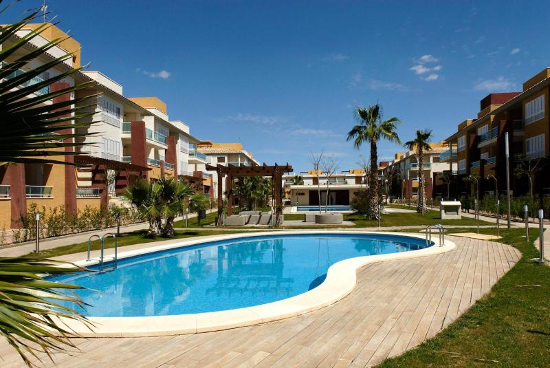 Apartment with Pool View  image 1