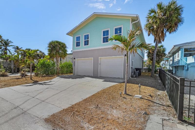 265 Beautiful Canal Front Home Heated Pool home - image 10
