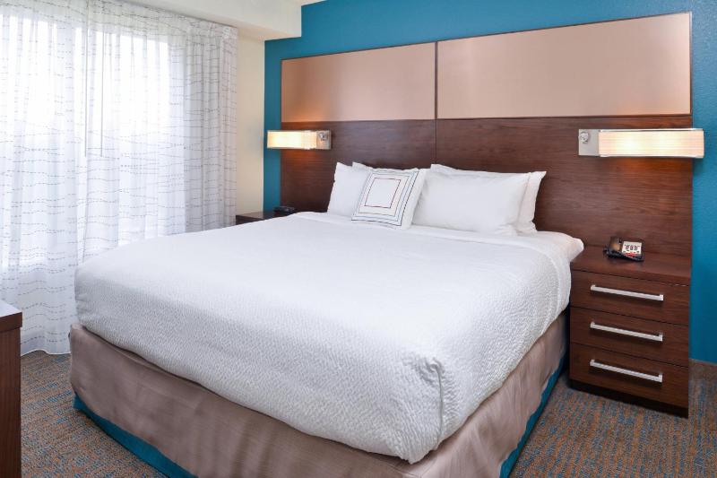 Two-Bedroom Suite image 4