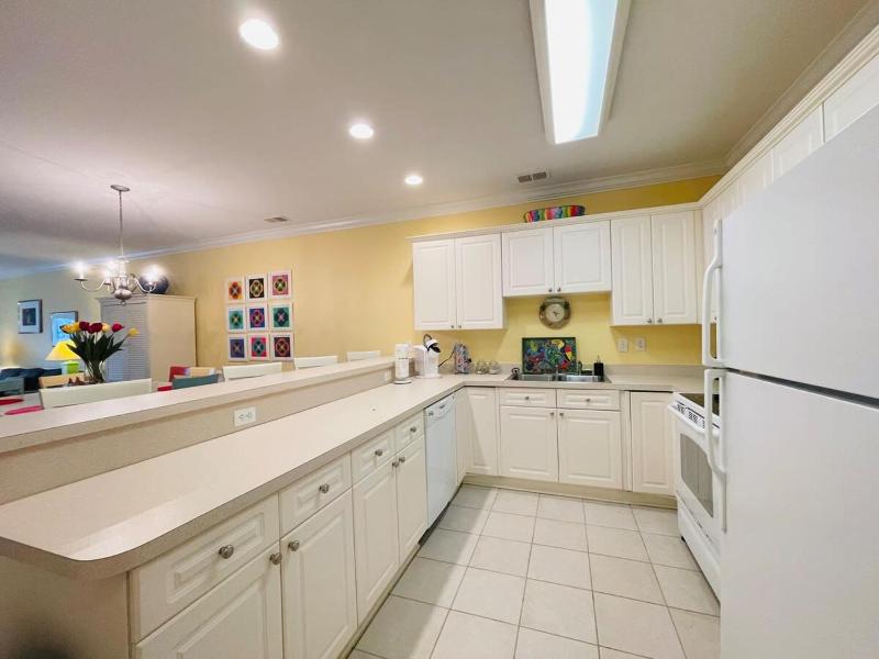 Enjoy the comfort of this amazing place - image 6