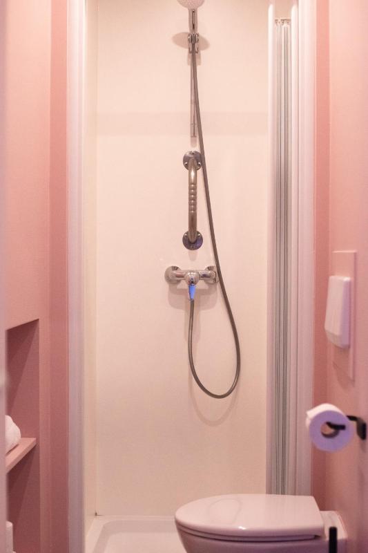 Double Room with Private Bathroom image 4