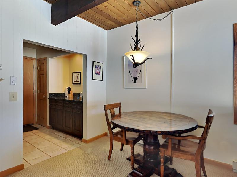 Timberline Condominiums Studio Deluxe Unit 118 - image 11