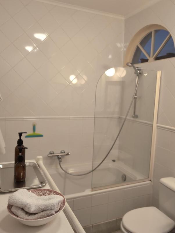 Single Room with Private Bathroom image 2