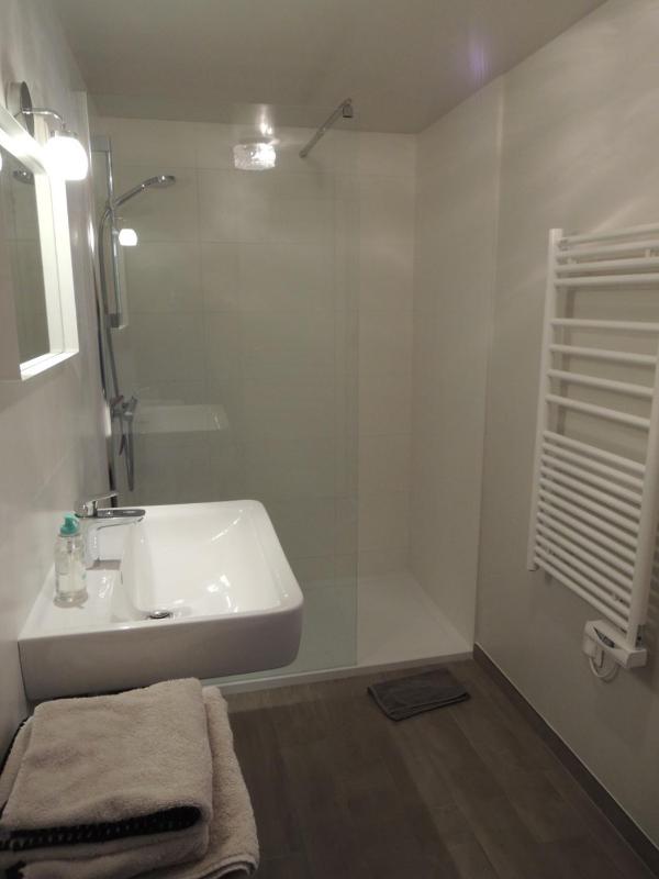 Small Double Room image 1
