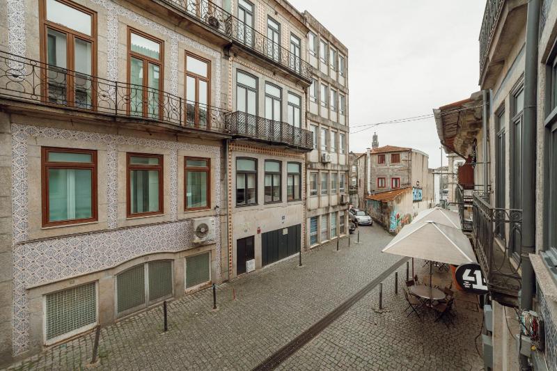 Carmo Residence Porto by Vacationy - image 9