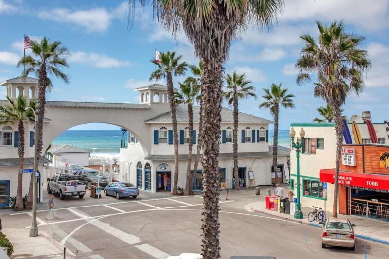 500 ft to Ocean Relaxing stay Parking WiFi 836 - image 15