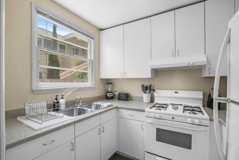 500 ft to Ocean Relaxing stay Parking WiFi 840 - image 7