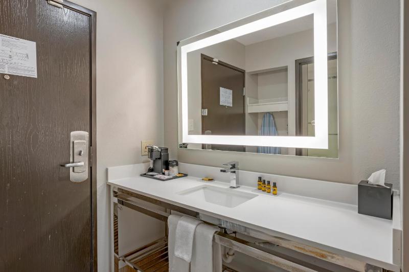 King Room image 3