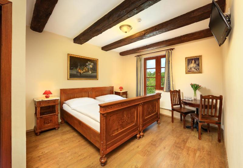 Double or Twin Room with Balcony image 2