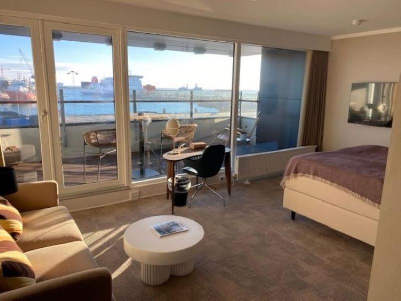 Business Double or Twin Room image 3
