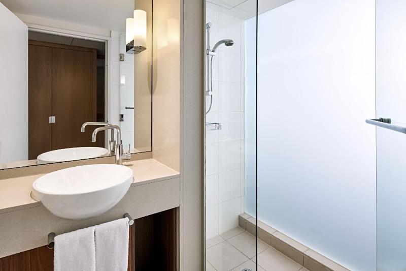 One-bedroom Loft Suite image 4