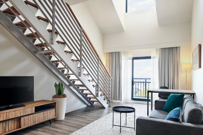 One-bedroom Loft Suite image 3