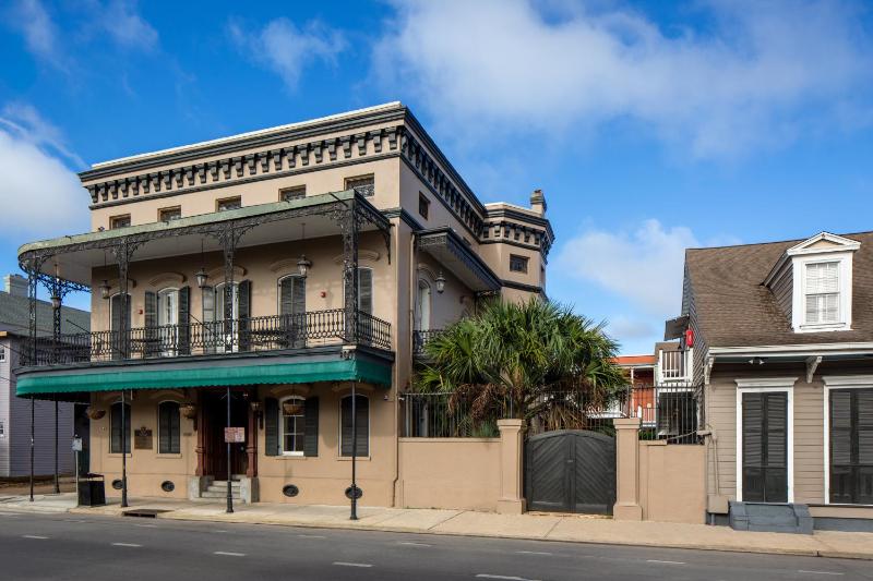 New Orleans Courtyard Hotel by the French Quarter - image 2