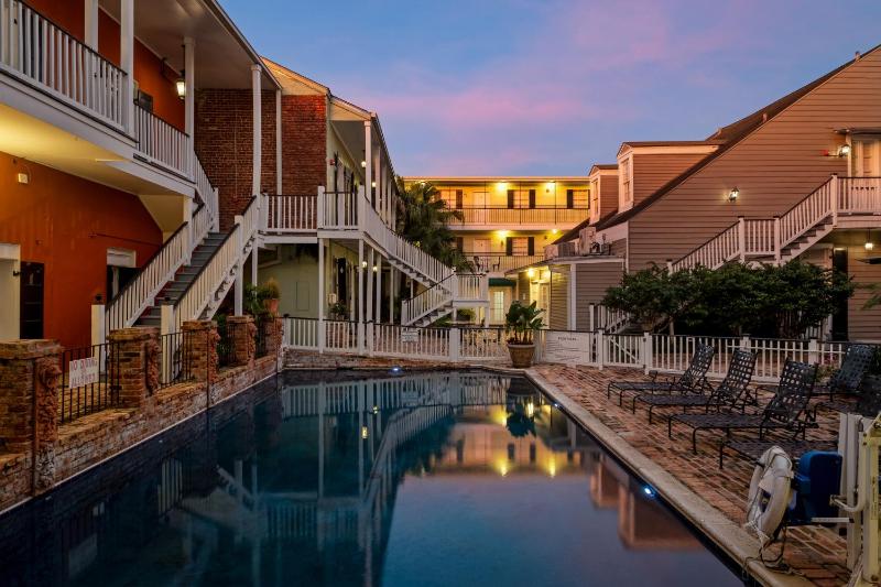 New Orleans Courtyard Hotel by the French Quarter - image 1