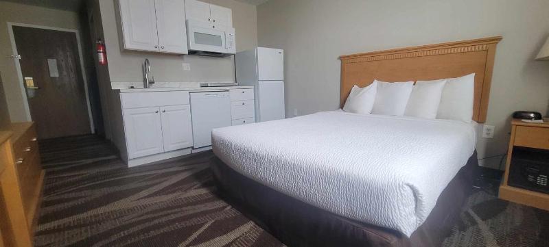 Queen Room with Two Queen Beds - Non-Smoking image 2