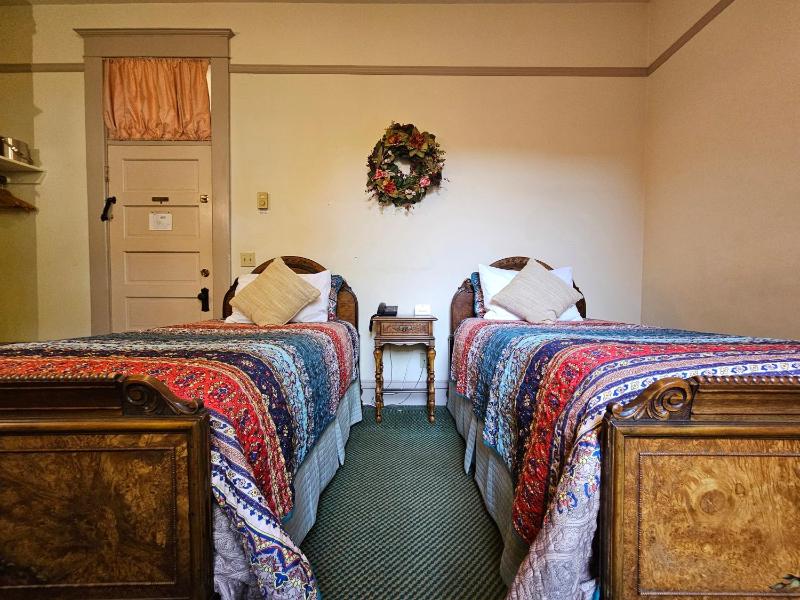 Double or Twin Room image 2