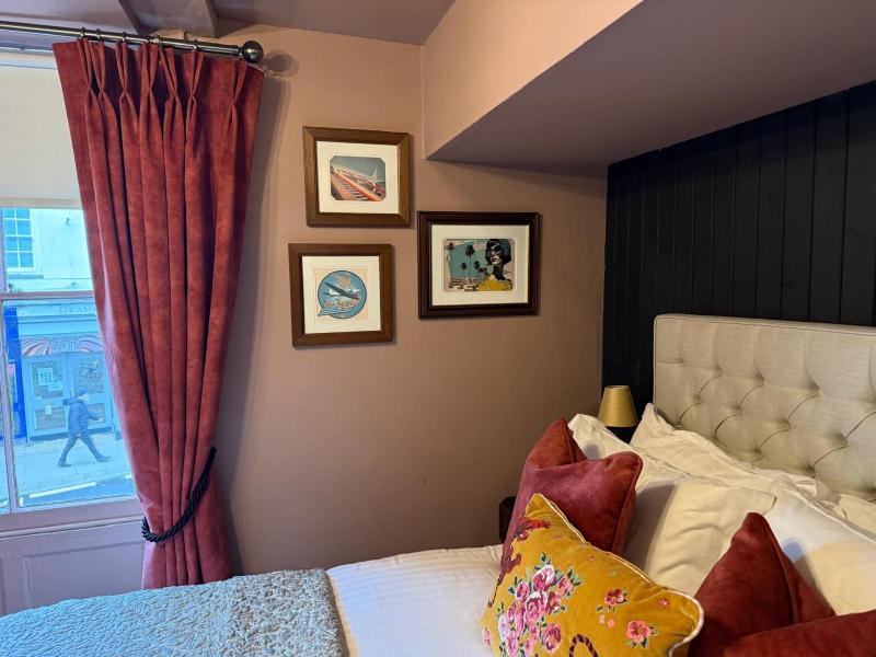 Deluxe Double Room image 3