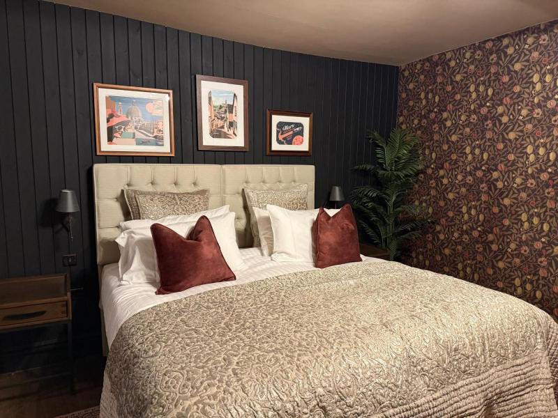 Superior Deluxe Double or Twin Room  image 4