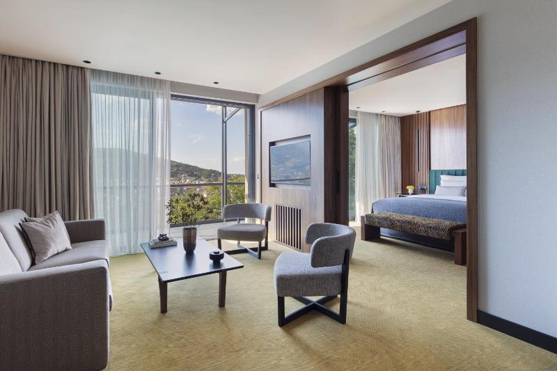 Suite with Mountain View image 1