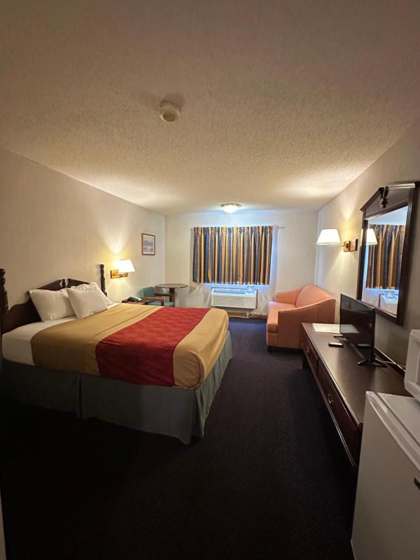 Deluxe Queen Suite image 4