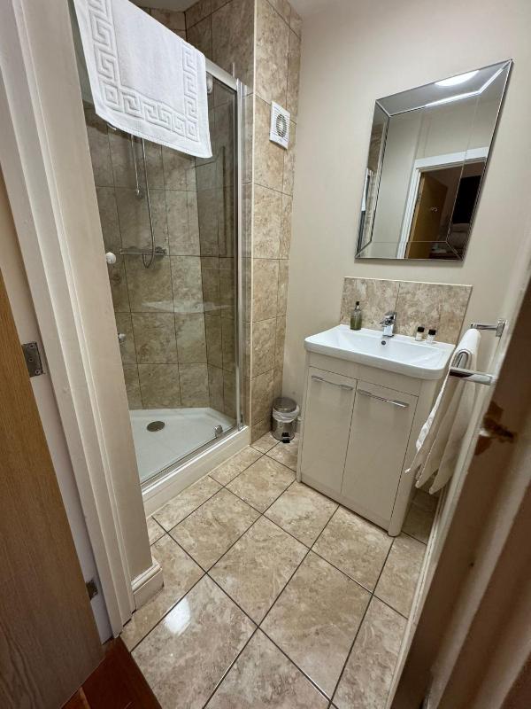 Three-Bedroom Deluxe Apartment image 2