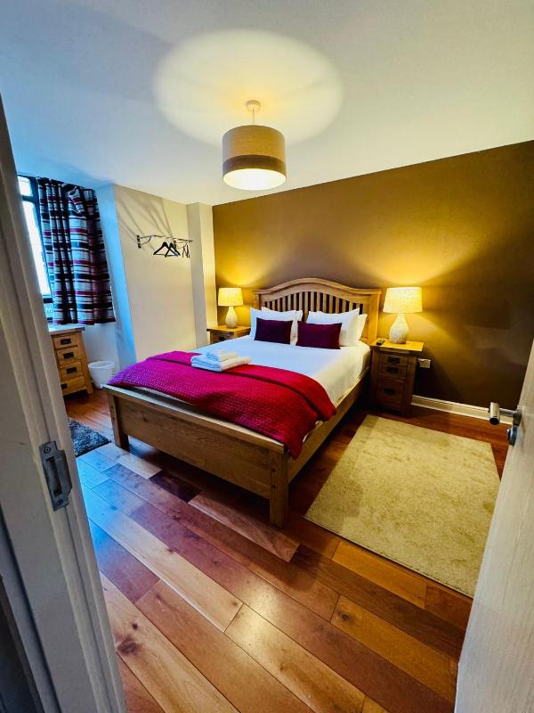 Three-Bedroom Deluxe Apartment image 4