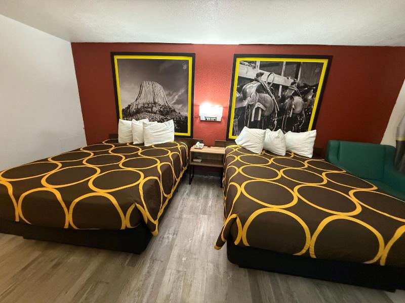 Queen Room with Two Queen Beds - Non-Smoking image 3