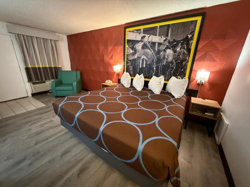 King Room - Non-Smoking image 4