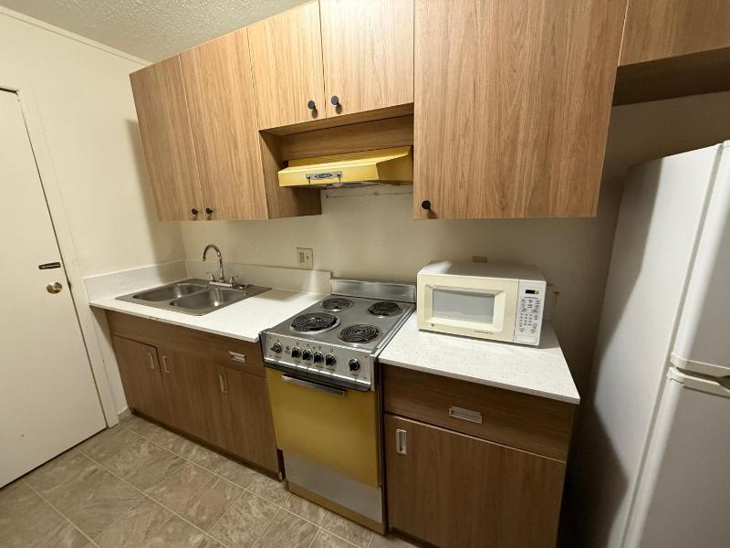 Deluxe King Room - Non-Smoking image 3