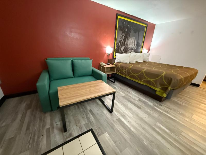 Deluxe King Room - Non-Smoking image 4