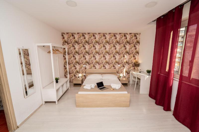 Central Room 128L - image 3