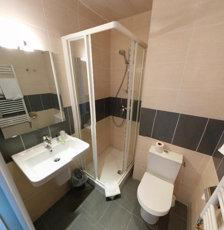 Twin Room image 2