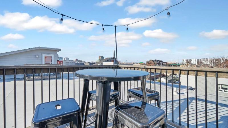 Chic Modern Condo in the Vibrant NuLu District - image 7