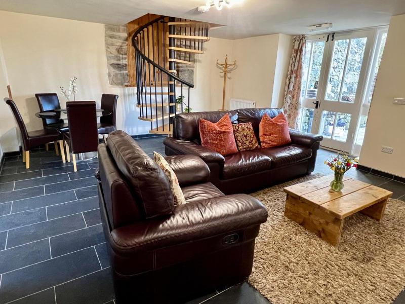 One-Bedroom Cottage image 3