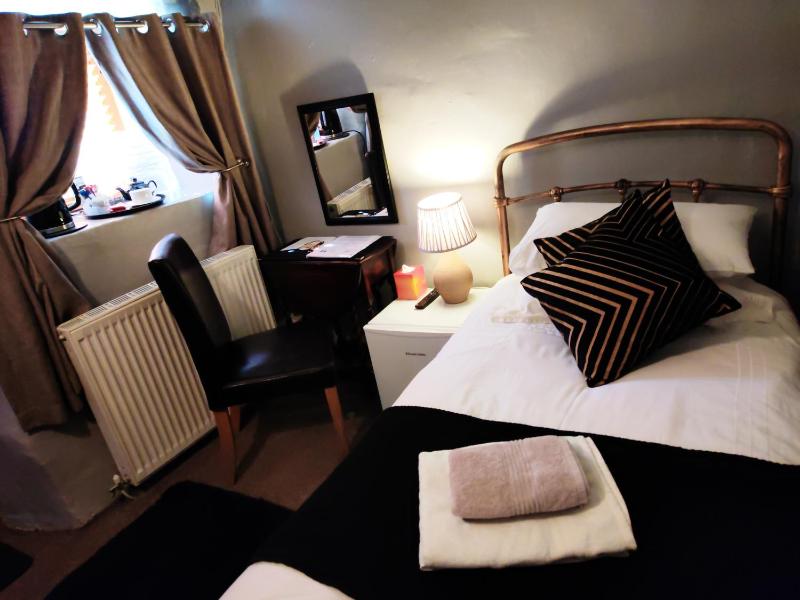Single Room image 2