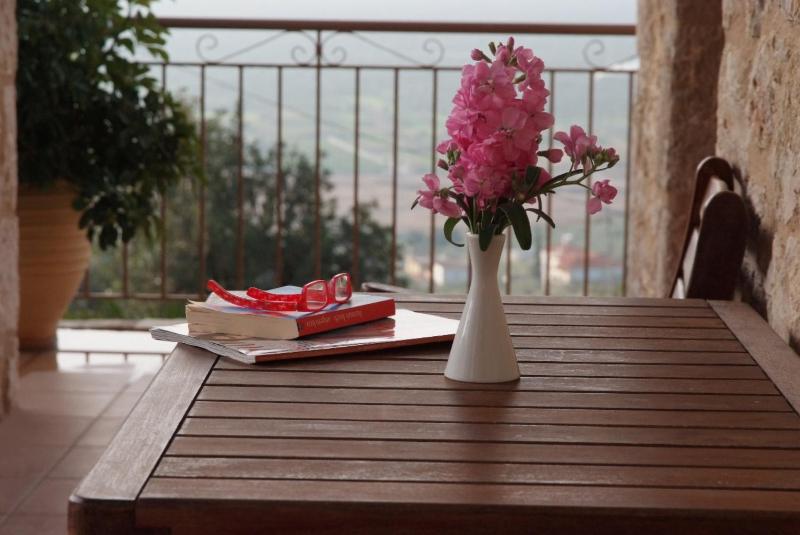 Deluxe Apartment with Partial Sea View and Mountain View image 4