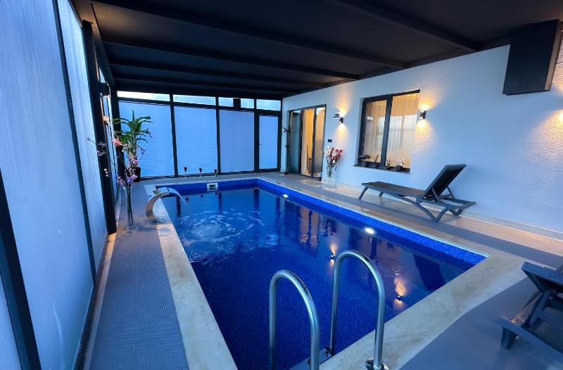 Suite with Private Pool image 4