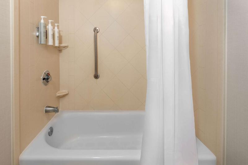 Two-Bedroom Suite with Four Queen Beds - Non-Smoking image 2
