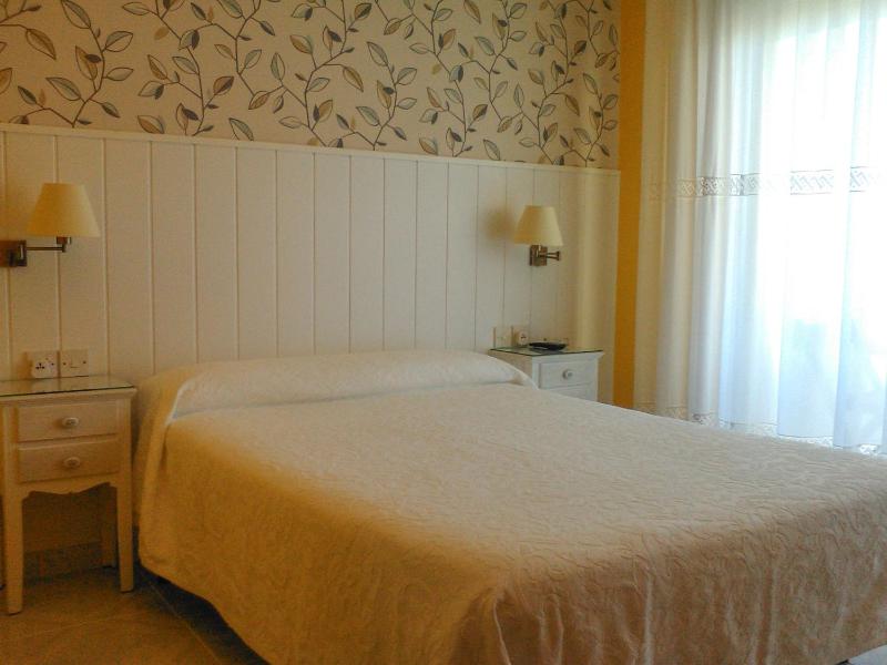 Double Room with Balcony and Sea View image 4