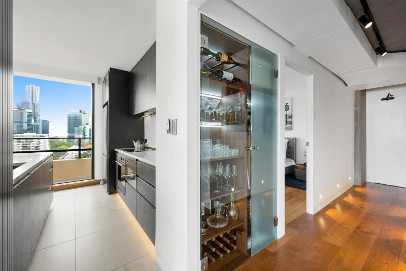Brisbane City Luxury 2BR - Skyline Views - Free Parking - image 9