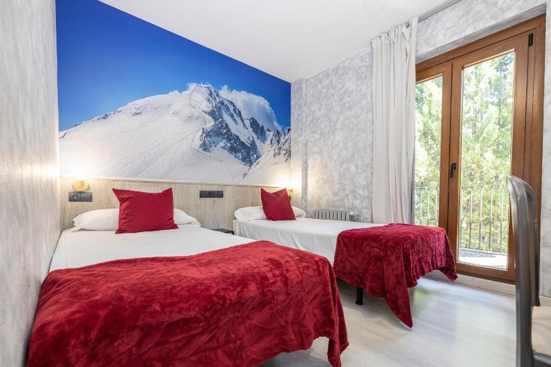 Double or Twin Room image 4