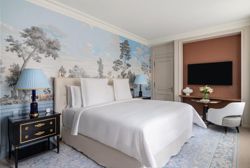 Deluxe Room King Bed image 1