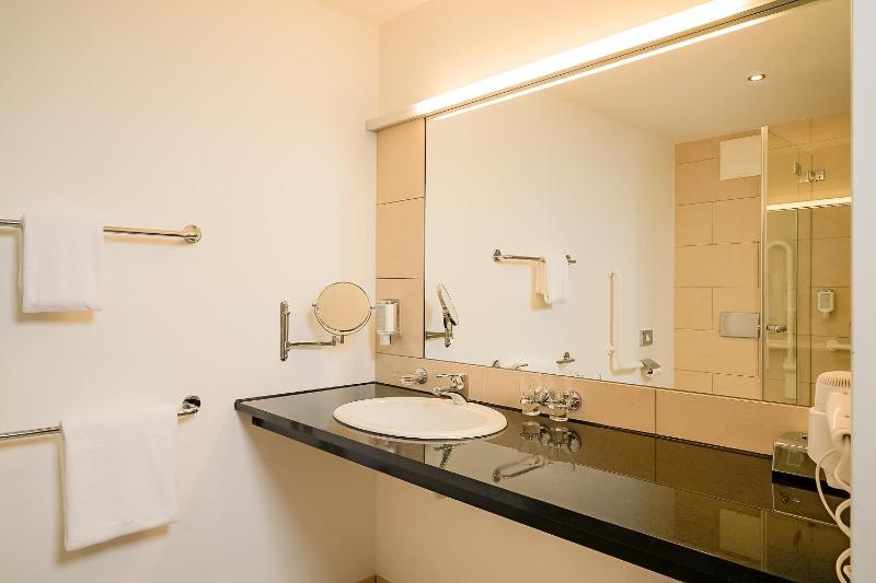 Apartment (1 Adult) image 2