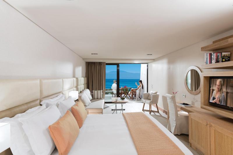 Deluxe Bungalow with Sea View image 1