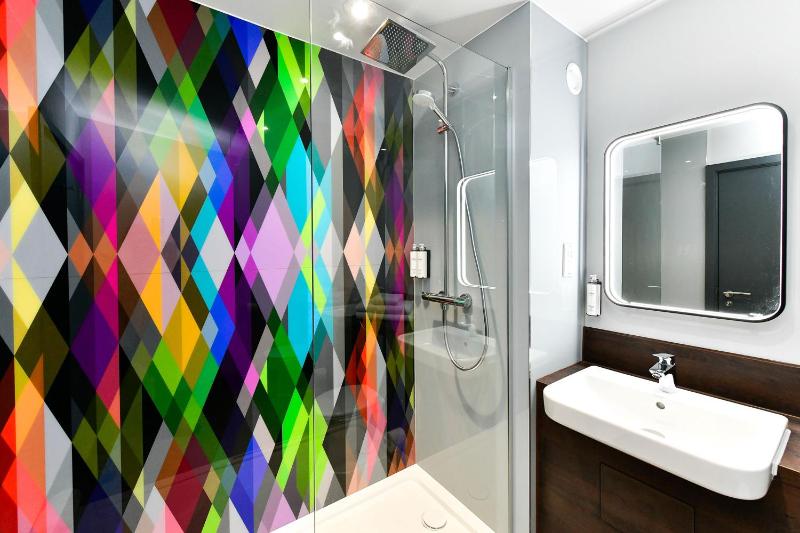 Twin Room image 3