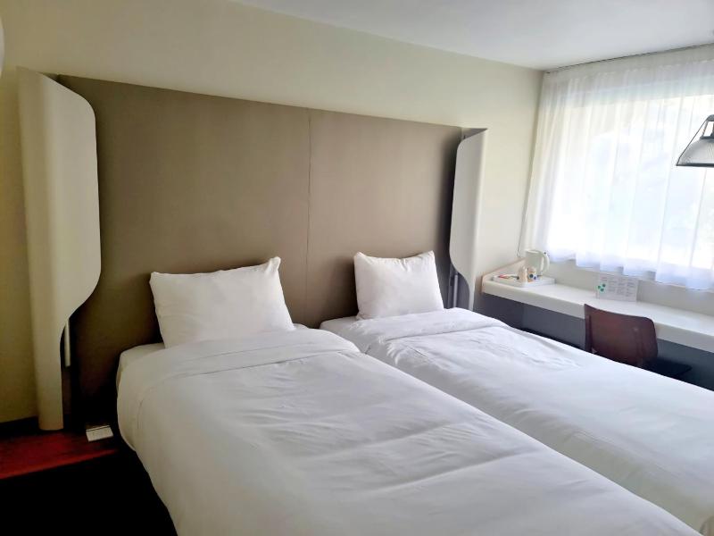 Superior Twin Room image 1