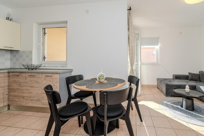 Natalija modern apartment for 4 - image 8